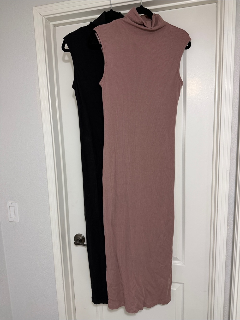 House of Harlow Sleeveless Mock Neck Midi Dress in Mauve and Black size L set 2